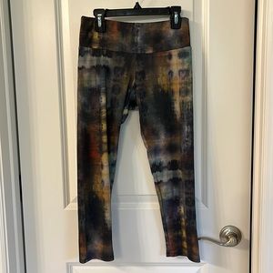 Onzie yoga crop leggings.